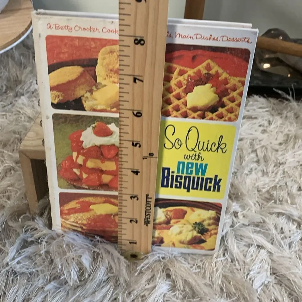 Vintage‎ 1967 General Mills Betty Crocker So Quick With New Bisquick Recipe Book